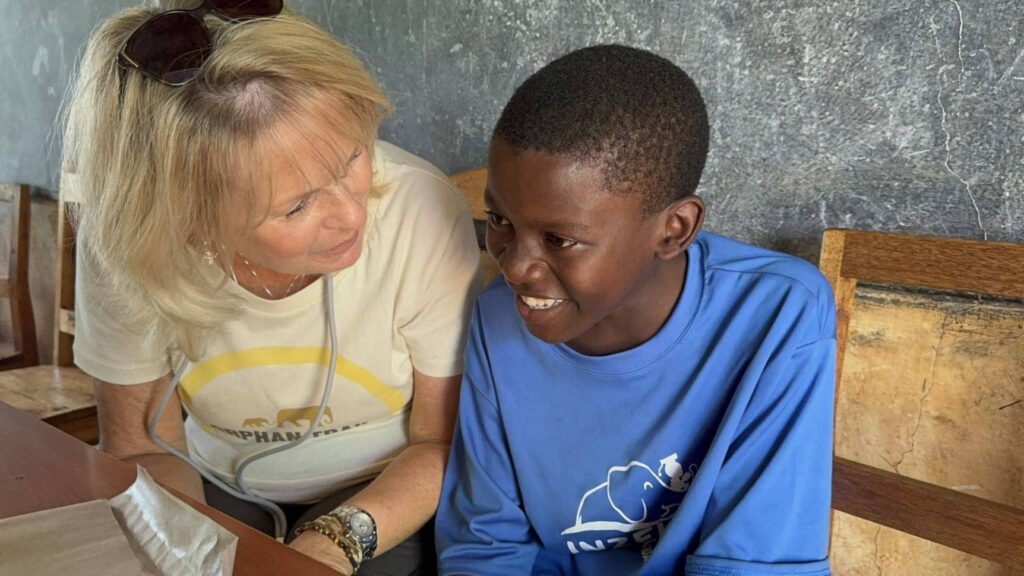 children in kenya - learning with beverly