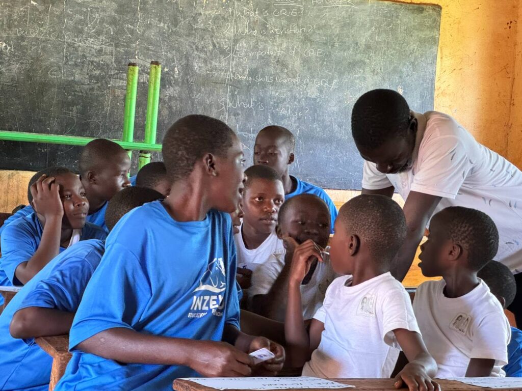 children in kenya - learning together